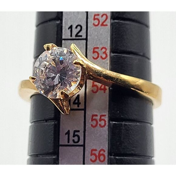 Stunning Round Cut Cubic Zirconia Solitaire Vintage Ring Size 7 - Picture 1 of 4